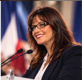 Portrait de la porteuse du projet lors d’une prise de parole